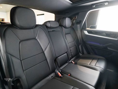 Certified 2026 Porsche Cayenne AWD/4WD image 37