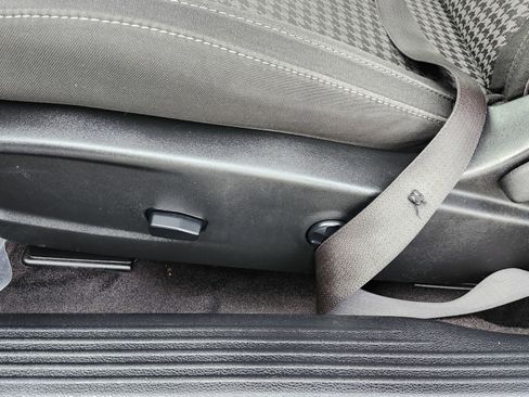 Used 2018 Dodge Challenger SXT image 22