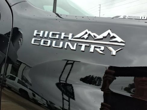 Used 2024 Chevrolet Silverado 2500 High Country w/ High Country Premium Package AWD/4WD image 10