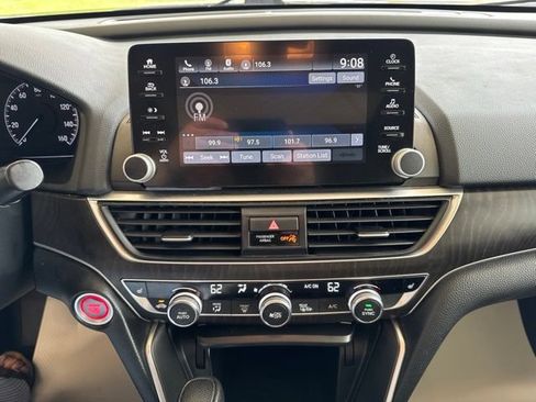Used 2019 Honda Accord EX image 18