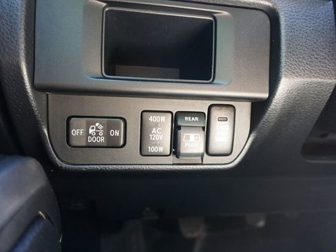 Used 2017 Toyota Tacoma TRD Sport w/ Tow Package image 4