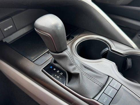 Used 2023 Toyota Camry SE image 19