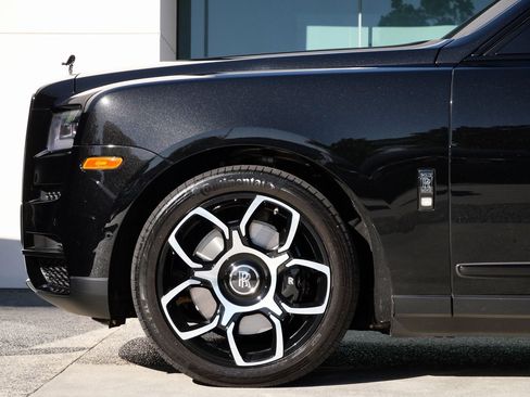 Certified 2022 Rolls-Royce Cullinan Black Badge image 22