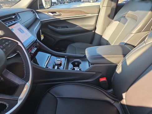 New 2025 Jeep Grand Cherokee Limited w/ Black Appearance Package image 18