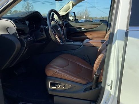 Used 2016 Cadillac Escalade ESV Premium image 10