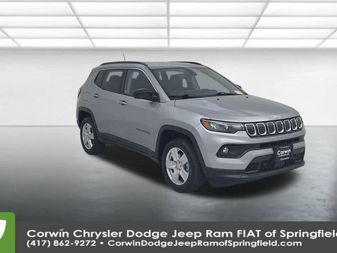 Used 2022 Jeep Compass Latitude image 3