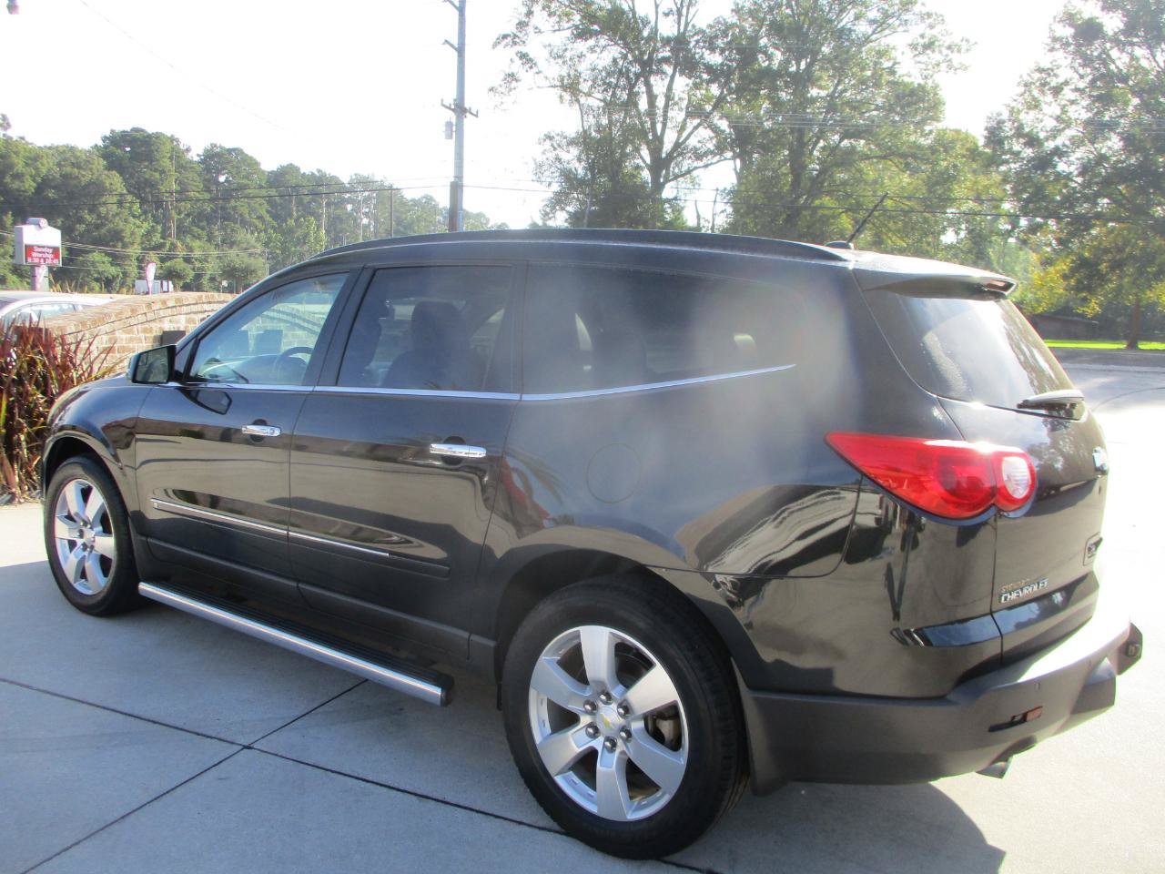 Used 2009 Chevrolet Traverse LTZ FWD image 25