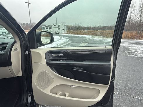 Used 2015 Dodge Grand Caravan American Value Package w/ UConnect Hands-Free Group image 18