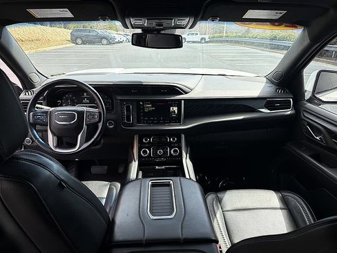 Used 2023 GMC Yukon Denali image 18