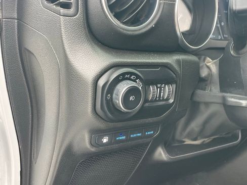 Used 2022 Jeep Wrangler Unlimited Sahara image 6