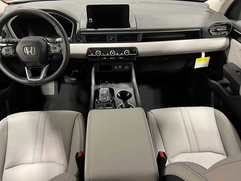 New 2025 Honda Pilot Touring image 19