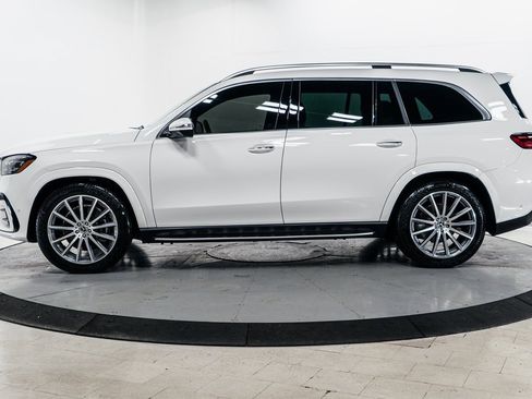 Used 2024 Mercedes-Benz GLS 450 4MATIC image 4