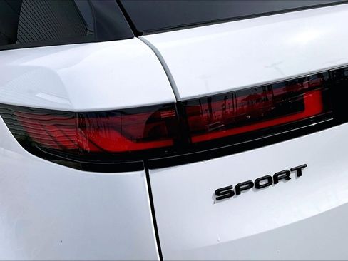 Used 2024 Land Rover Range Rover Sport Dynamic SE image 29