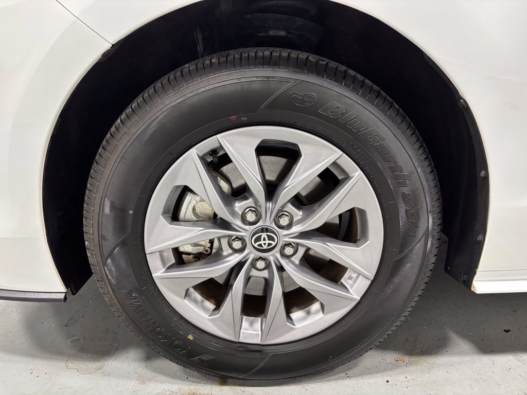 Used 2026 Toyota Sienna LE FWD image 70