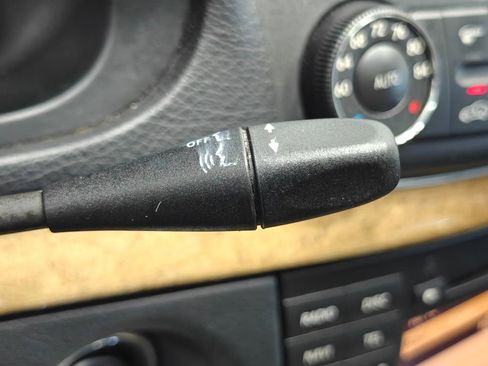 Used 2009 Mercedes-Benz E 350 4MATIC Sedan image 34