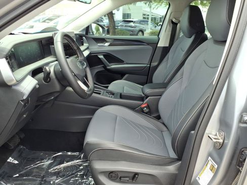 Certified 2025 Volkswagen Tiguan SE FWD image 19