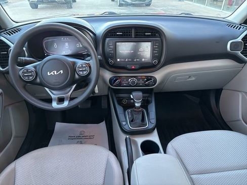 Used 2024 Kia Soul LX image 12