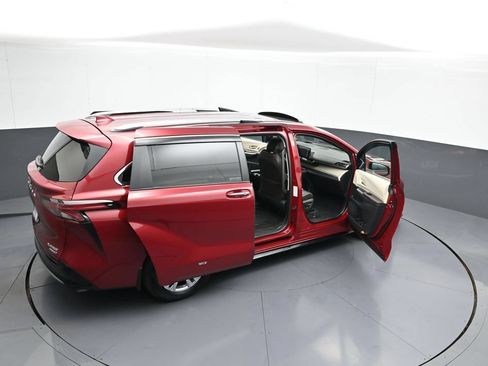 Used 2021 Toyota Sienna Platinum AWD/4WD image 46