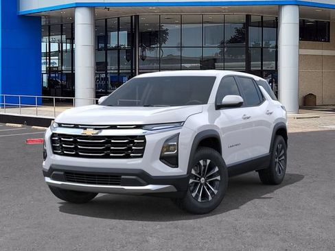 New 2027 Chevrolet Equinox LT w/ LPO, Floor Liner Package FWD image 6