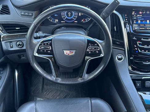 Used 2019 Cadillac Escalade ESV Platinum AWD/4WD image 17