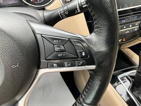 Used 2018 Nissan Rogue SL w/ Premium Package AWD/4WD image 29