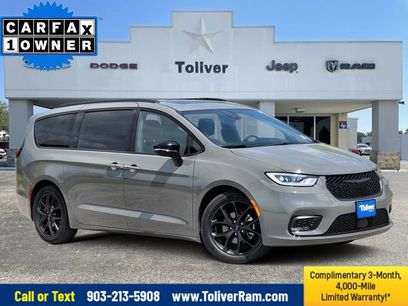 Used 2025 Chrysler Pacifica Limited