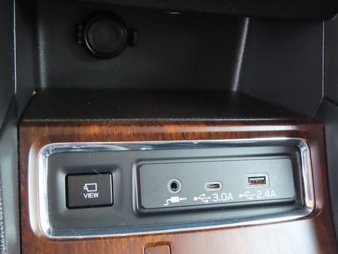 Used 2024 Subaru Ascent Touring AWD/4WD image 10