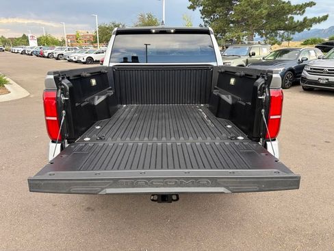 Used 2025 Toyota Tacoma SR5 AWD/4WD image 17