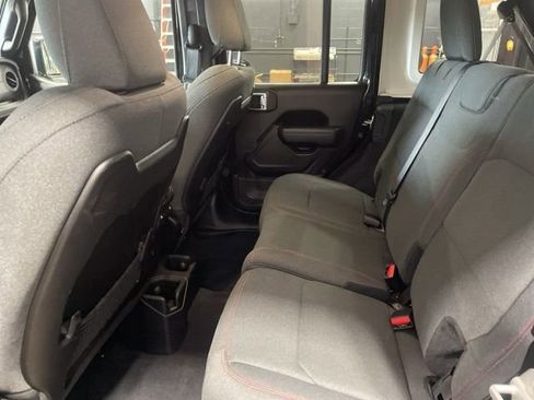 Used 2025 Jeep Wrangler Unlimited Rubicon image 26