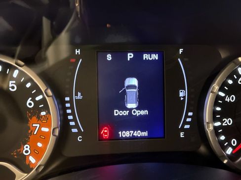 Used 2017 Jeep Renegade Latitude w/ Cold Weather Group AWD/4WD image 13