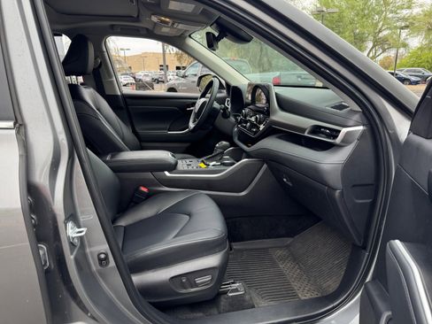 Certified 2025 Toyota Highlander XLE AWD/4WD image 19