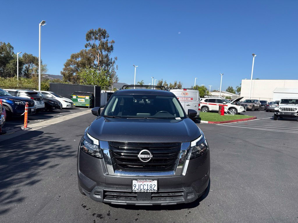 Used 2024 Nissan Pathfinder SV FWD image 9