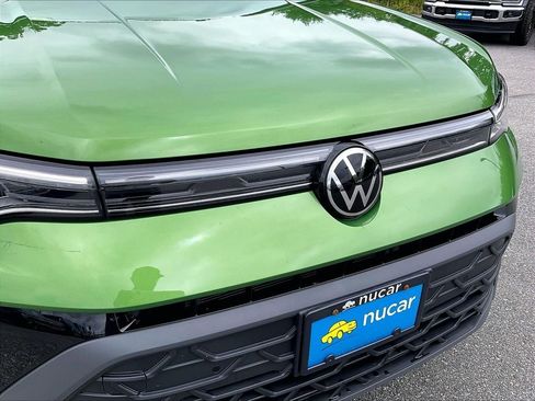 Used 2025 Volkswagen Taos SE AWD/4WD image 29