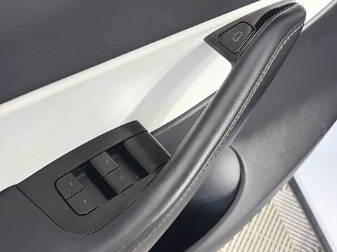 Used 2021 Tesla Model Y Long Range image 22