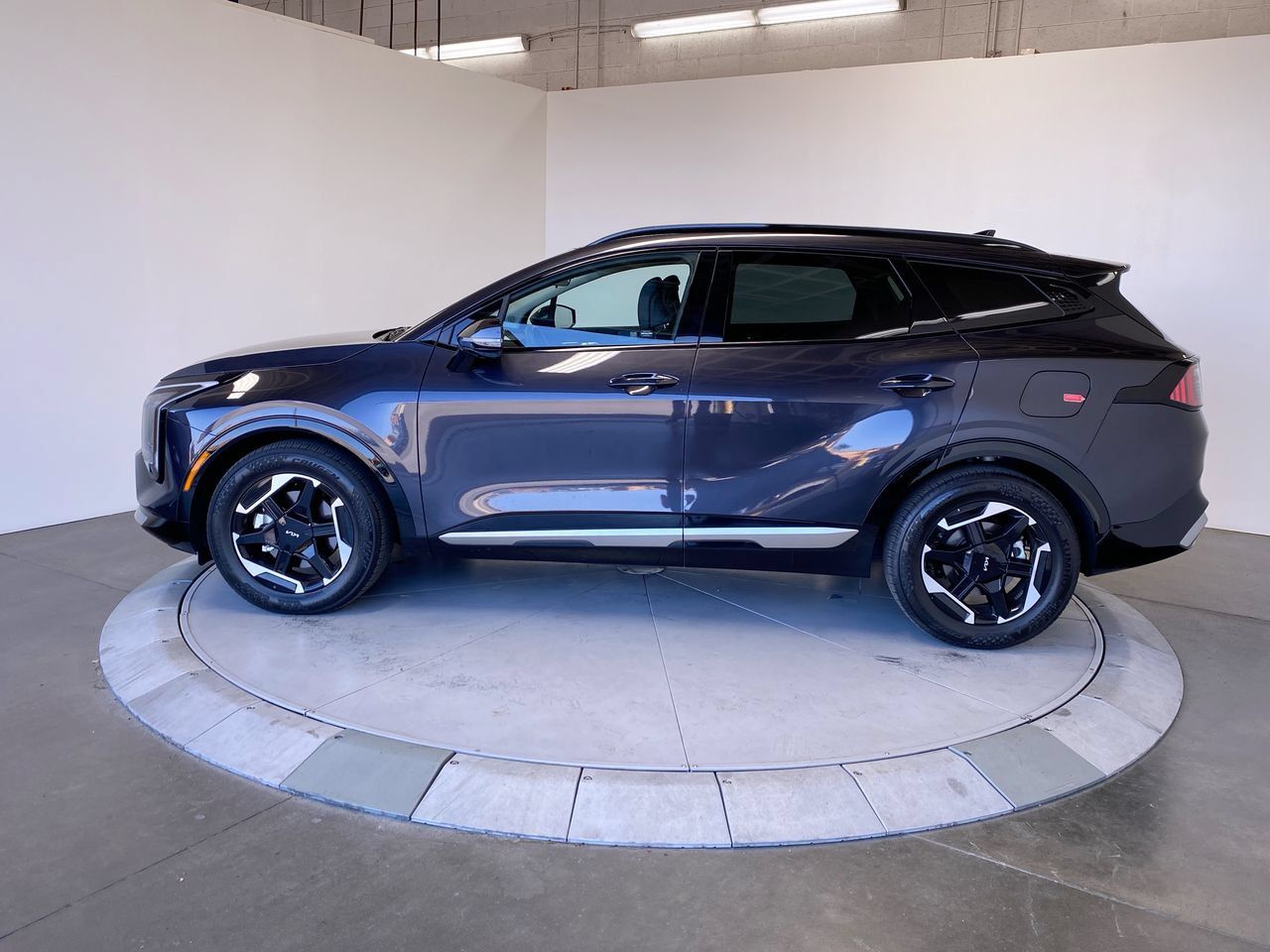 Used 2026 Kia Sportage SX FWD image 2