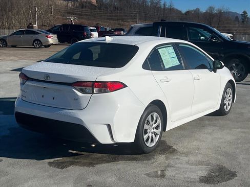 Used 2024 Toyota Corolla LE image 3