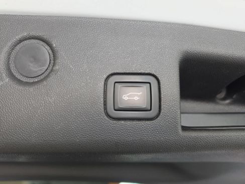 Used 2021 Chevrolet Equinox LT FWD image 31