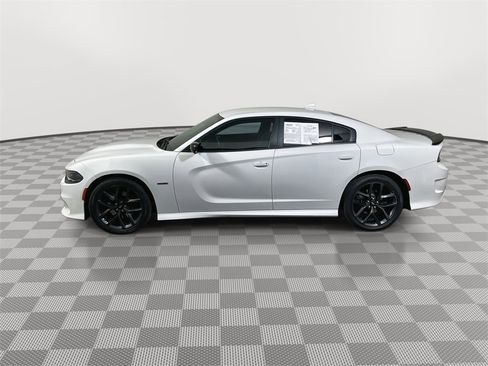 Used 2019 Dodge Charger R/T w/ Blacktop Package image 5