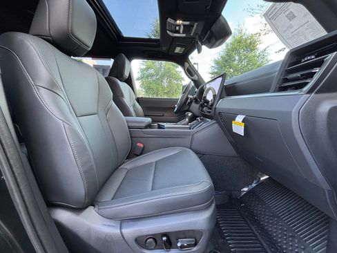 Used 2026 Lexus GX 550 w/ Accessory Package (2T) AWD/4WD image 36