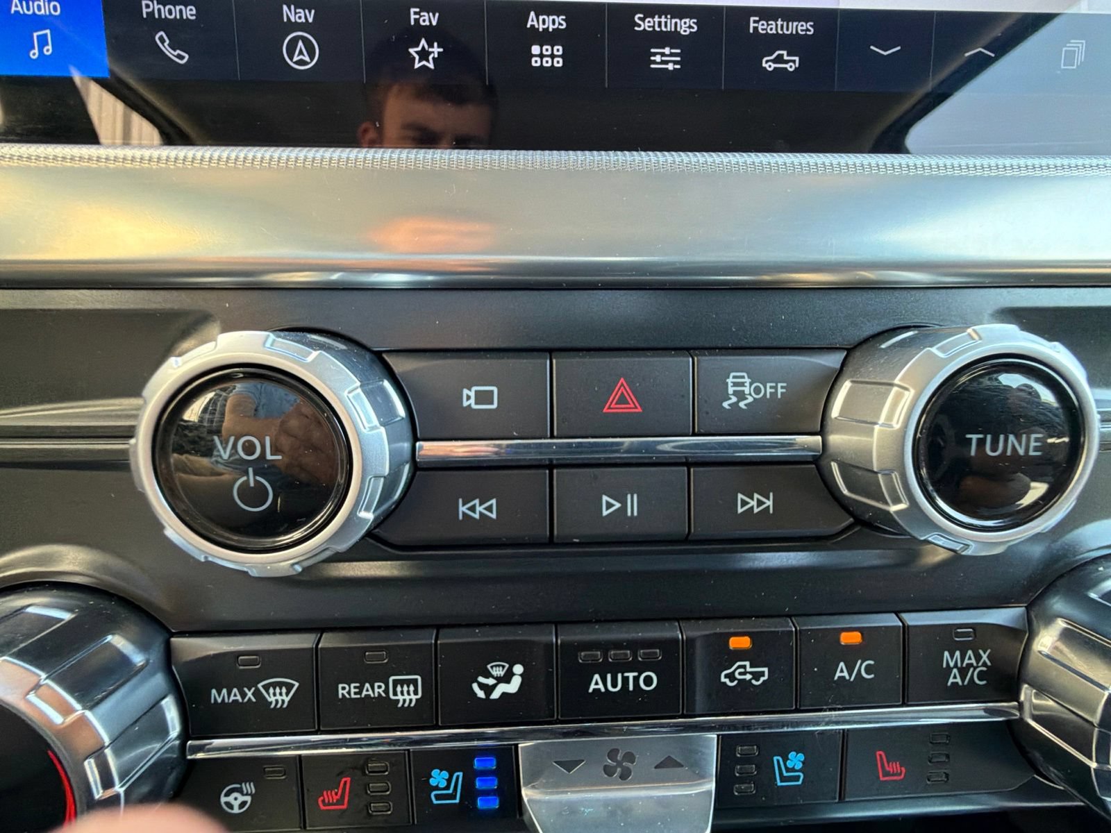 Used 2025 Ford F150 Lariat w/ Equipment Group 501A Mid AWD/4WD image 21