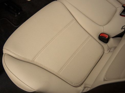 Used 2025 Mercedes-Benz GLC 300 image 30