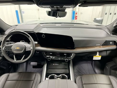 New 2026 Chevrolet Suburban High Country AWD/4WD image 10