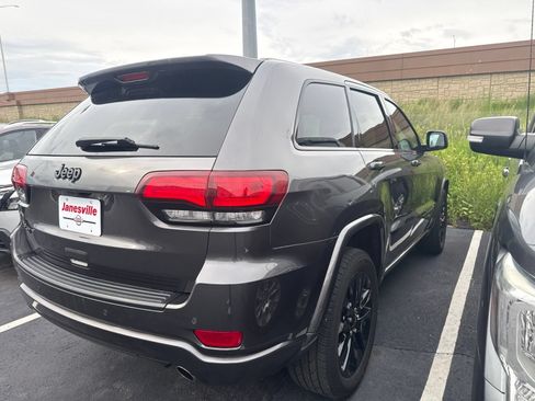 Used 2020 Jeep Grand Cherokee Altitude AWD/4WD image 3