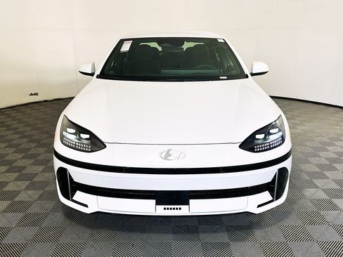 Used 2024 Hyundai Ioniq 6 SE RWD image 8