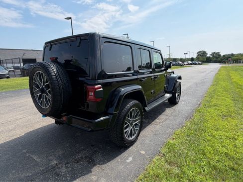 Used 2024 Jeep Wrangler High Altitude AWD/4WD image 5