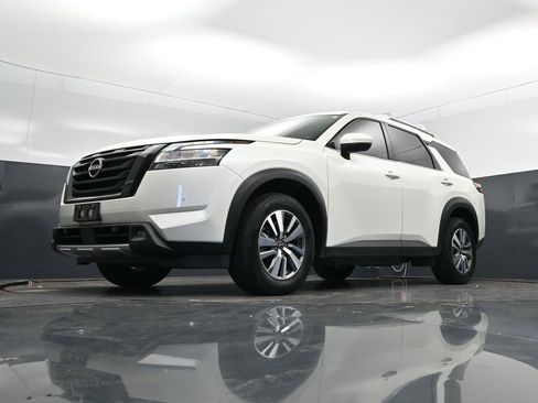 Used 2023 Nissan Pathfinder SL w/ Lighting Package (N92) image 42