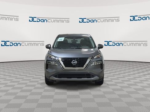 Used 2023 Nissan Rogue SV image 3