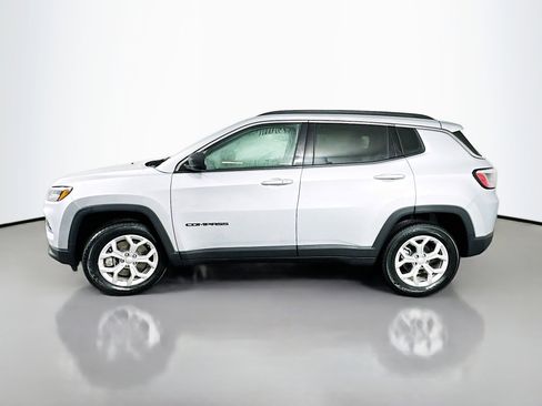 Used 2024 Jeep Compass Latitude image 4