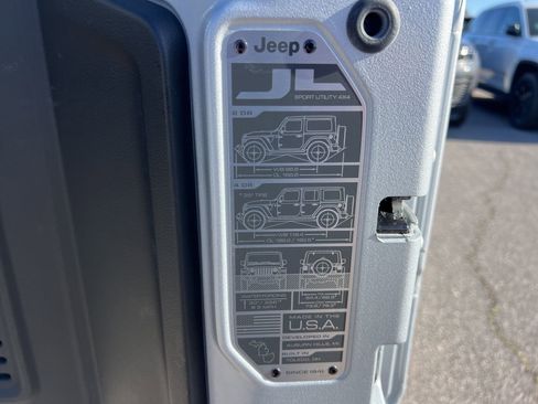 Used 2023 Jeep Wrangler Unlimited Rubicon 4xe w/ Cold Weather Group AWD/4WD image 19