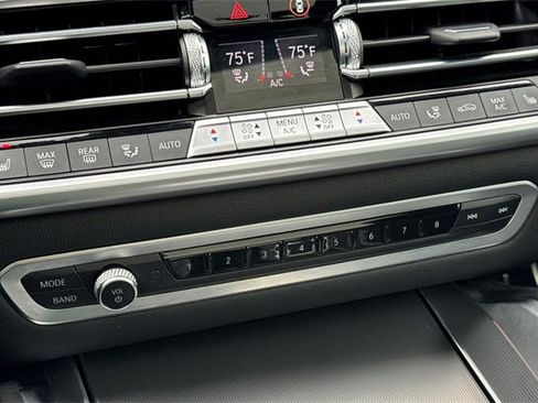 Used 2022 BMW X6 xDrive40i w/ M Sport Package image 31